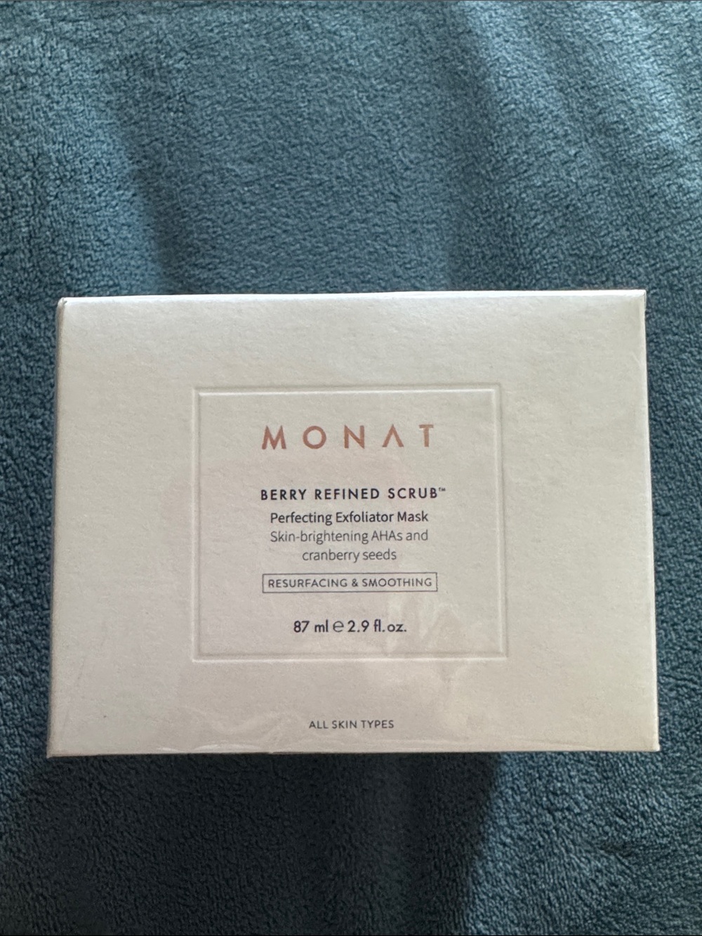 Monat Berry Refined Scrub Exfoliator Mask